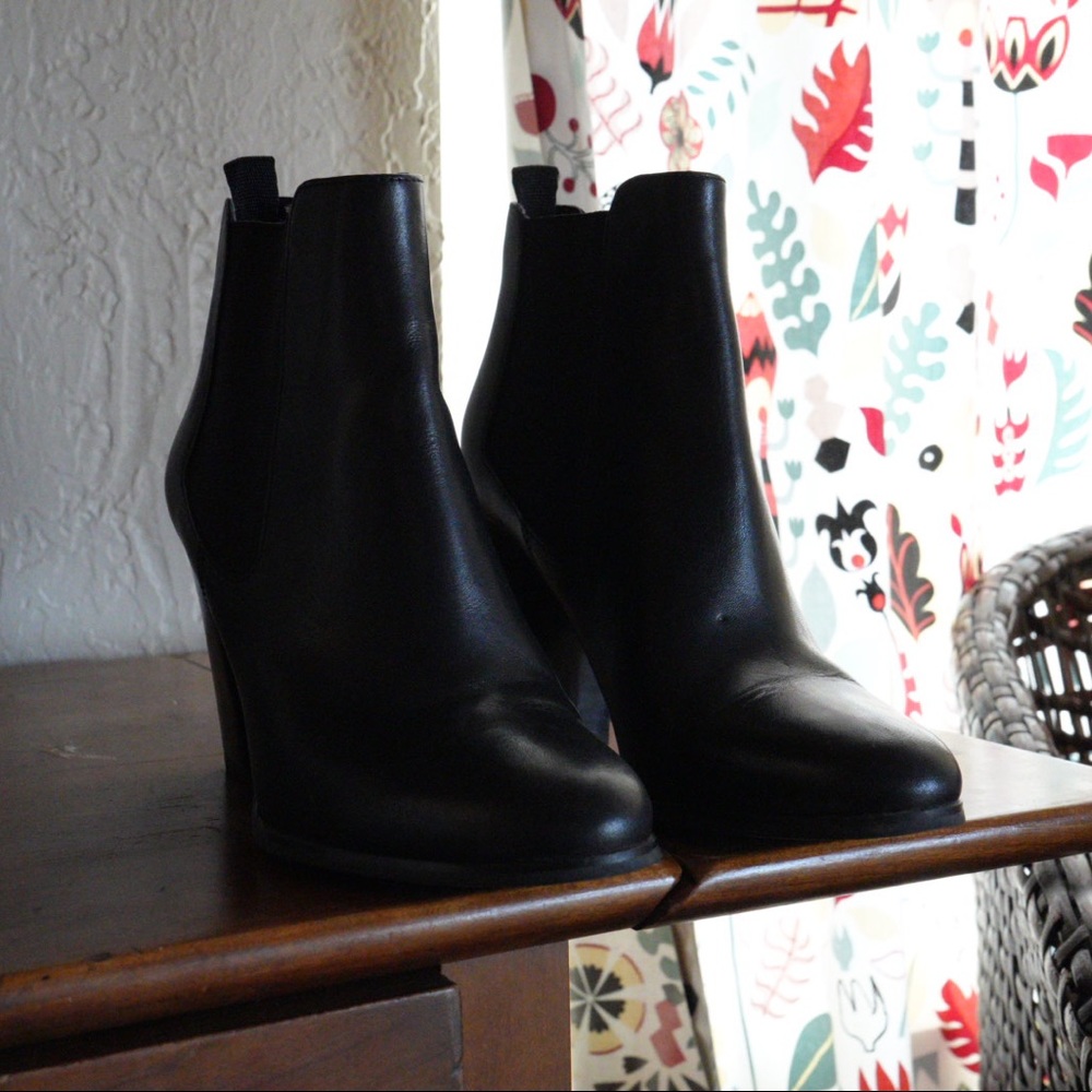Lottie leather 6.5 women’s Michael kors black leather booties